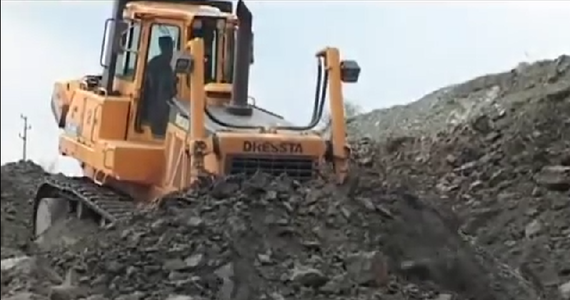 промышленный бульдозер